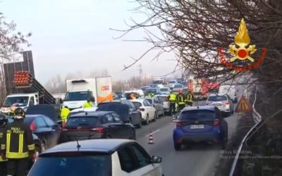TAMPONAMENTO TRA 15 AUTO IN TANGENZIALE A MODENA, TRAFFICO ANCHE IN VIA EMILIA