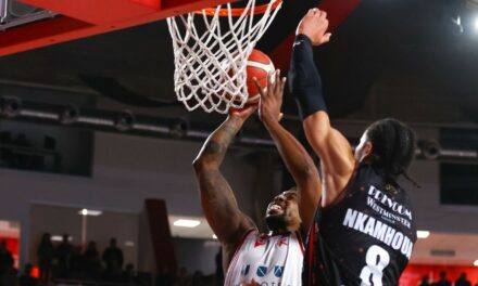 LA UNA HOTELS CORSARA SBANCA VARESE: 76 A 61 PER I BIANCOROSSI