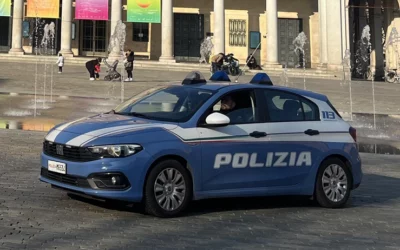 SI AGGIRA UBRIACO PER IL CENTRO STORICO E MINACCIA UN POLIZIOTTO: TI TAGLIO LA GOLA