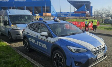 LANCIO DI BOMBE CARTA ALLO STADIO, RIPRESI DALLE TELECAMERE: 5 DENUNCE E DASPO