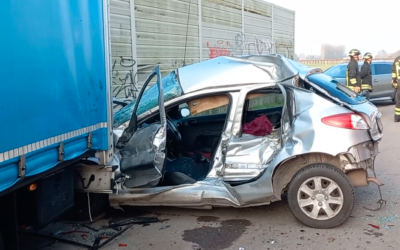 CORREGGIO. L’AUTO SBANDA E FINISCE SOTTO IL RIMORCHIO DI UN CAMION IN SOSTA, GRAVE 22ENNE (video Tg)