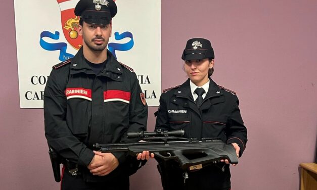LO CARICA IN STAZIONE, TASSISTA RAPINATO CON UN FUCILE: ARRESTATI DUE MAROCCHINI