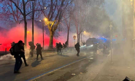 POLIZIA AGGREDITA, CORO DI SOLIDARIETA’ DA REGGIO (video Tg)