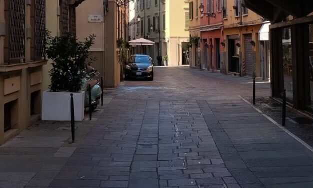 LAVORI IN VIA FORNACIARI A REGGIO, INTERROTTO IL TRANSITO