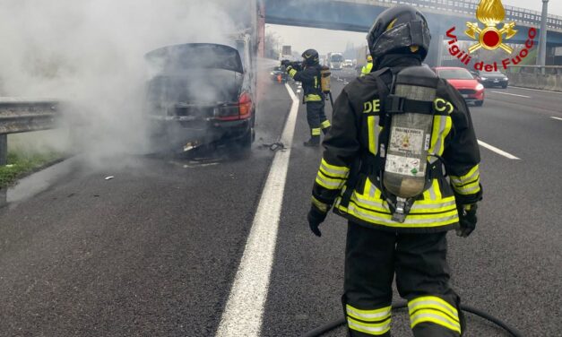 PRENDE FUOCO UN FURGONE SULL’A1, RALLENTAMENTI NEL TRATTO MODENA-REGGIO