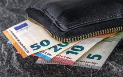 NONNI LADRI SVUOTANO UN BORSELLO