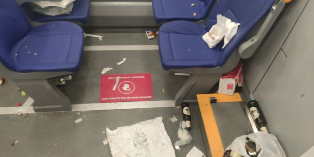 TIFOSI VANDALIZZANO IL TRENO MILANO – REGGIO