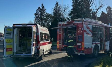 SI SCHIANTA CONTRO UN ALBERO IN VIA EMILIA A CALERNO, MORTO 60ENNE DI CAVRIAGO
