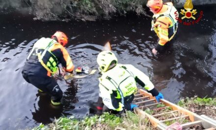 15ENNE FINISCE IN UN CANALE CON LA MOTO DA CROSS