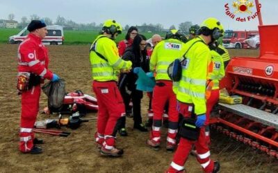 MANO BLOCCATA NEGLI INGRANAGGI DI UNA MACCHINA, ENNESIMO INFORTUNIO