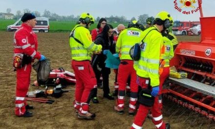 MANO BLOCCATA NEGLI INGRANAGGI DI UNA MACCHINA, ENNESIMO INFORTUNIO
