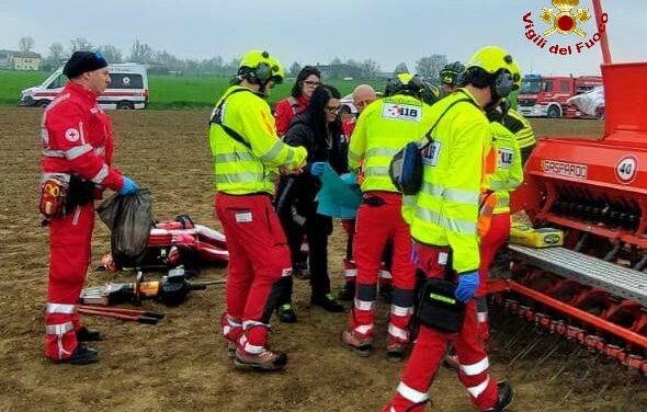 MANO BLOCCATA NEGLI INGRANAGGI DI UNA MACCHINA, ENNESIMO INFORTUNIO