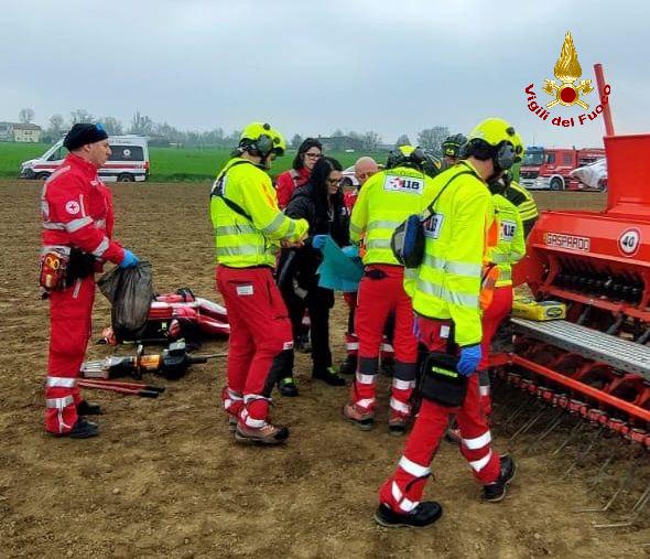 MANO BLOCCATA NEGLI INGRANAGGI DI UNA MACCHINA, ENNESIMO INFORTUNIO