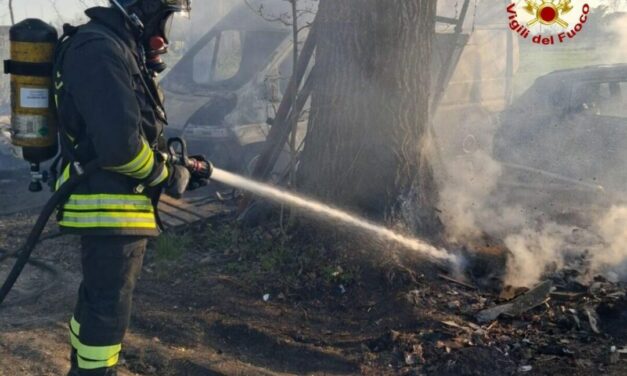 A FUOCO UN’AUTO E UN FURGONE A CANOLO DI CORREGGIO