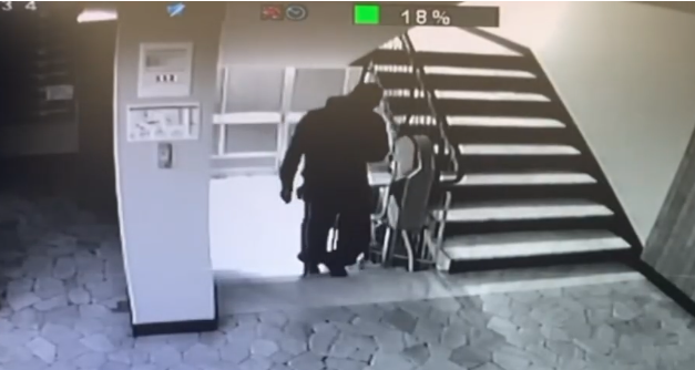 MAXI FURTO AL GRATTACIELO