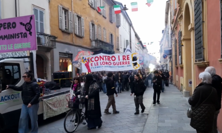 8 MARZO, IL CORTEO FEMMINISTA SFILA IN CENTRO
