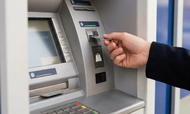 CARPINETI. RUBA IL BANCOMAT AI GENITORI E FA PRELIEVI PER 44MILA EURO