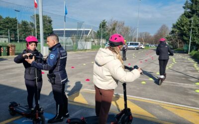SICUREZZA STRADALE , LA POLIZIA LOCALE ‘SPIEGA’ L’USO DEL MONOPATTINO