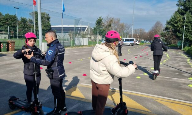 SICUREZZA STRADALE , LA POLIZIA LOCALE ‘SPIEGA’ L’USO DEL MONOPATTINO