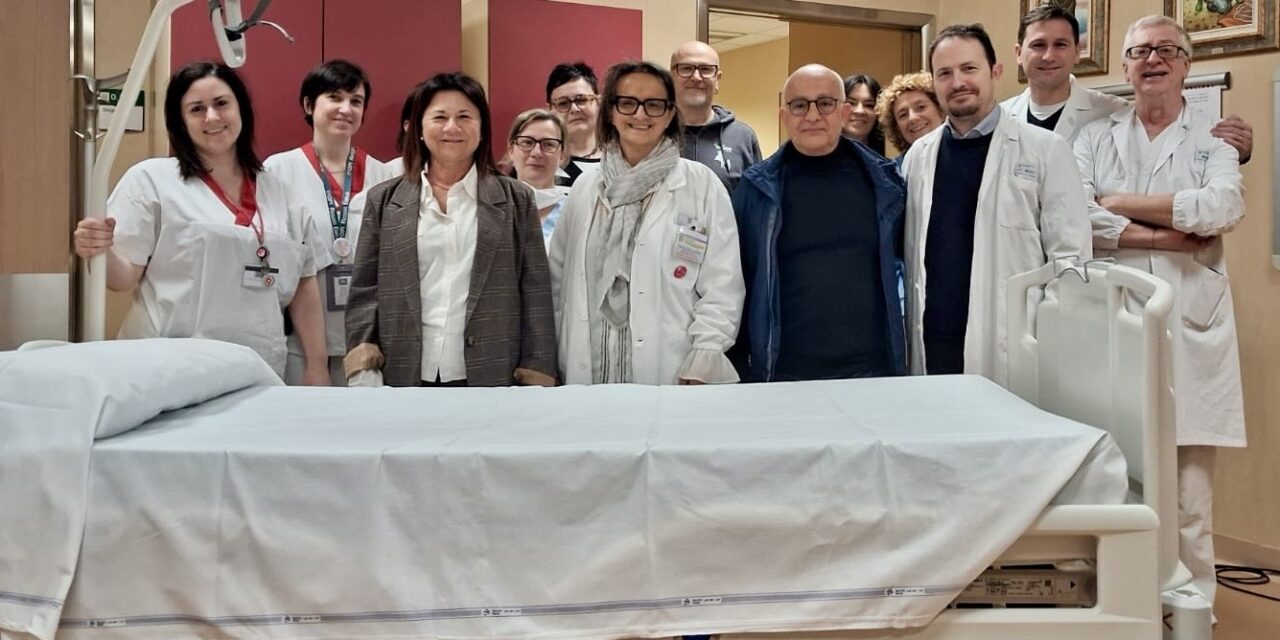 ONCOLOGIA, DONATO LETTO MULTIFUNZIONALE AL DAY HOSPITAL DI CORREGGIO