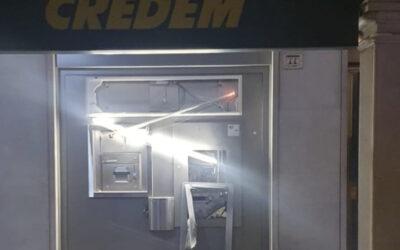 CAMPAGNOLA. FANNO ESPLODERE IL BANCOMAT DEL CREDEM E LO SVALIGIANO