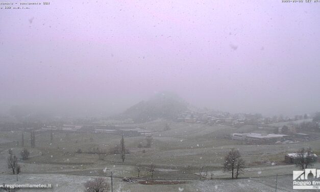 L’APPENNINO SI RISVEGLIA IMBIANCATO, TORNA LA NEVE DA QUOTA 600 METRI