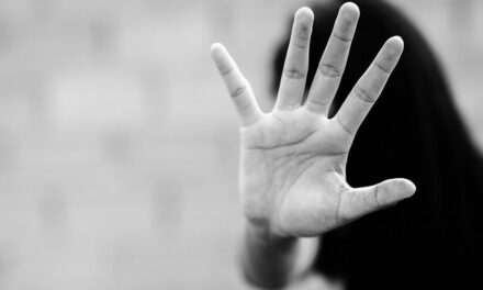 CASTELNOVO MONTI. ABUSI SULLA FIGLIA, SCATTA IL BRACCIALETTO ELETTRONICO