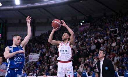 LA UNA HOTELS SBANCA ANCHE BRESCIA (101 A 92), SESTA VITTORIA DI FILA