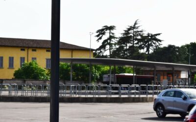REGGIO. CON TRONCHESE NEL PARCHEGGIO DELLA ZUCCHI, DENUNCIATO 46ENNE