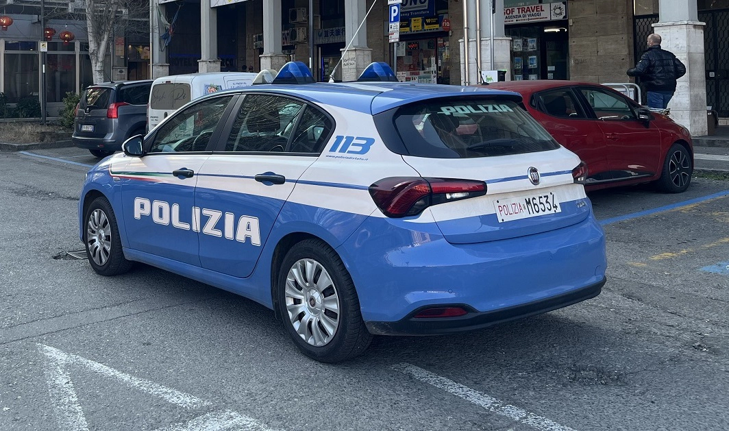 E-BIKE RUBATE A SCUOLA E UN’ALTRA IN CENTRO, IN TASCA HA UN COLTELLO: FERMATO 51ENNE