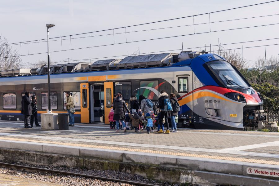 TRENI, SEGNALATI GRAVI DISAGI SULLA REGGIO-GUASTALLA