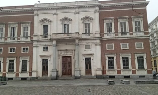 REGGIO CENTRO STORICO: “AFFITTASI EDIFICIO”, E’ L’EX SEDE DELLA BANCA D’ITALIA