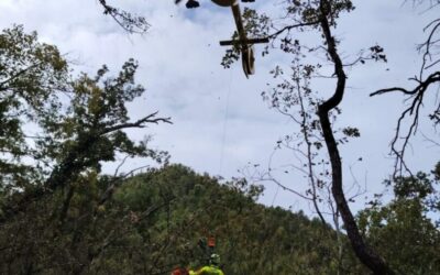 VEZZANO. BRUTTA CADUTA PER UN BIKER 43ENNE, SOCCORSO IN ELICOTTERO