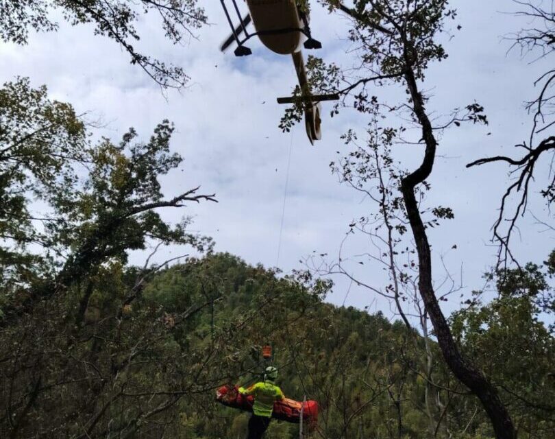 VEZZANO. BRUTTA CADUTA PER UN BIKER 43ENNE, SOCCORSO IN ELICOTTERO