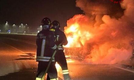 MONTECAVOLO, AUTO S’INCENDIA IN VIA CIRCONVALLAZIONE