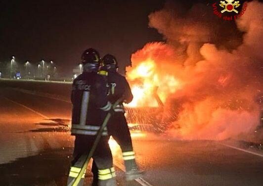 MONTECAVOLO, AUTO S’INCENDIA IN VIA CIRCONVALLAZIONE