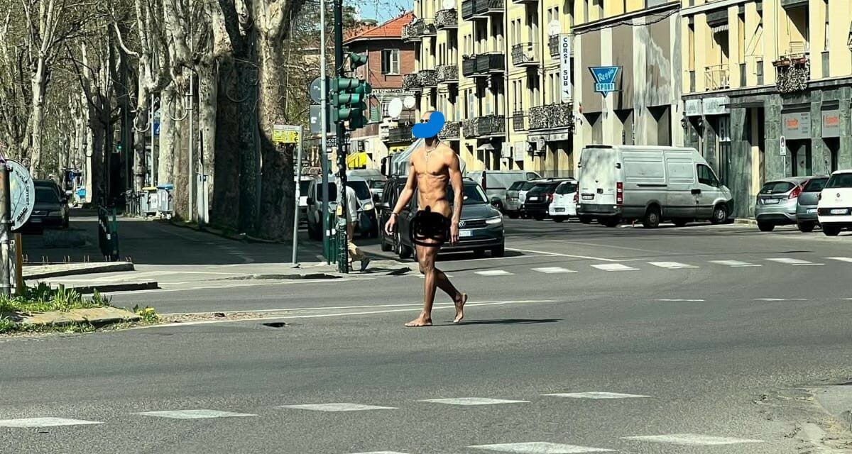 REGGIO. SCENE DELL’ALTRO MONDO: UOMO NUDO IN STRADA SALTA SULLE AUTO E LE SFONDA (video Tg)
