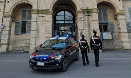 AL BAR NON PAGA E PICCHIA E MINACCIA IL TITOLARE: DENUNCIATO 25ENNE