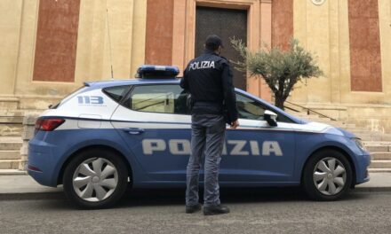 VIA EMILIA SAN PIETRO. FRUGA NELL’ABITACOLO, DENUNCIATO TOPO D’AUTO