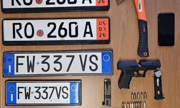 BLITZ NEL CAMPO NOMADI: ASCIA E SCACCIACANI IN ROULOTTE, TARGHE FALSE NELL’AUTO