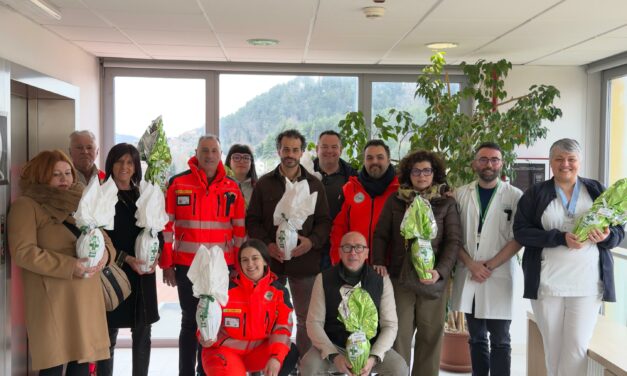 CASTELNOVO MONTI, CROCE VERDE DONA UOVA DI PASQUA AL PERSONALE SANITARIO