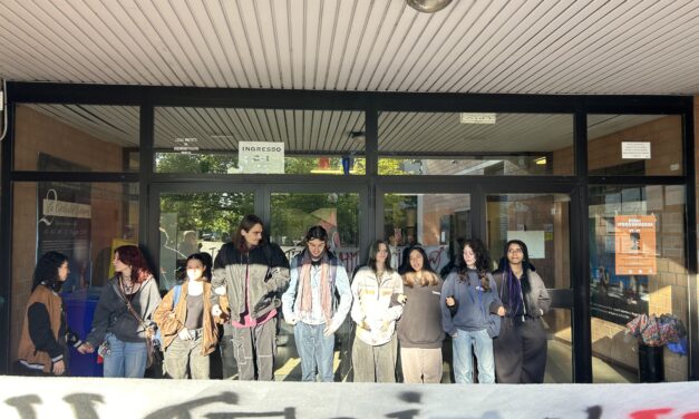 COLLETTIVI STUDENTESCHI, AZIONE ANTIFASCISTA AL LICEO ALDO MORO