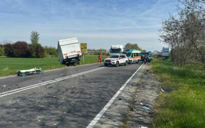 FRONTALE TRA AUTO E CAMION A PIEVE MODOLENA, UN FERITO GRAVE