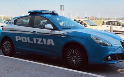 DUE ETTI DI COCAINA IN AUTO, ARRESTATO
