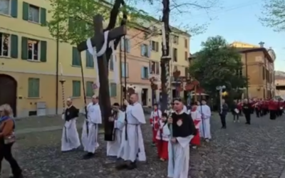 A CORREGGIO FOLLA PER IL VENERDI’ SANTO