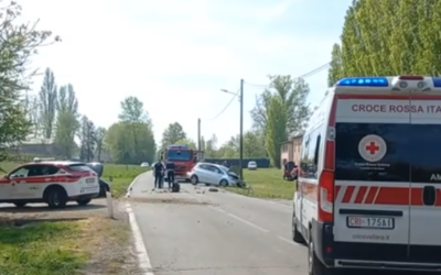 SCHIANTO TRA DUE AUTO A CORREGGIO, DUE FERITI (video Tg)