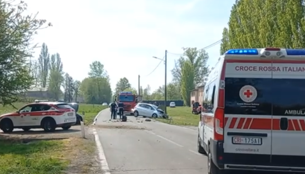 SCHIANTO TRA DUE AUTO A CORREGGIO, DUE FERITI (video Tg)