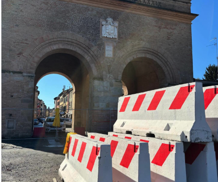 CAOS CANTIERE, IL SINDACO MODIFICA LA VIABILITA’