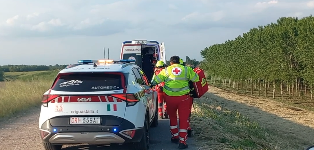 LUZZARA, INTOSSICATO DA INCENDIO SULL’ARGINE