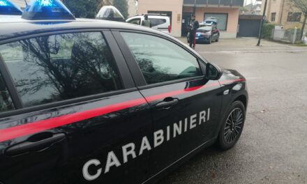 CORREGGIO. GUIDA SENZA PATENTE DOPO ALCOL E DROGA, 58ENNE ARRESTATO